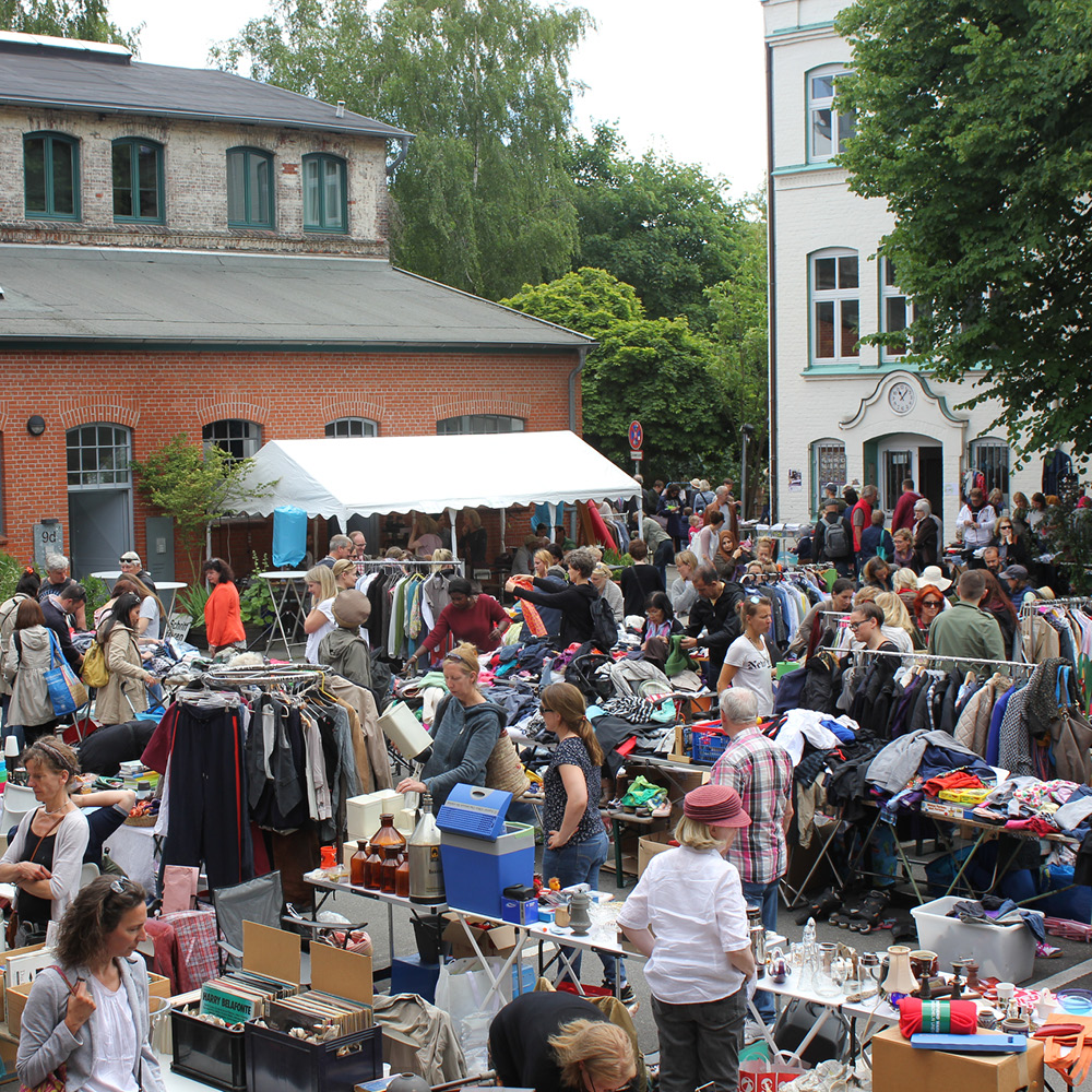 Flohmarkt auf dem Hof