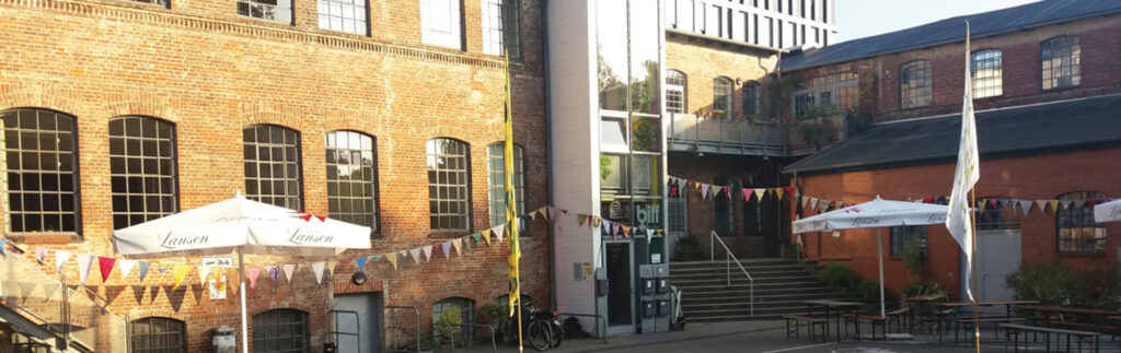 Goldbekhof mit Girlanden